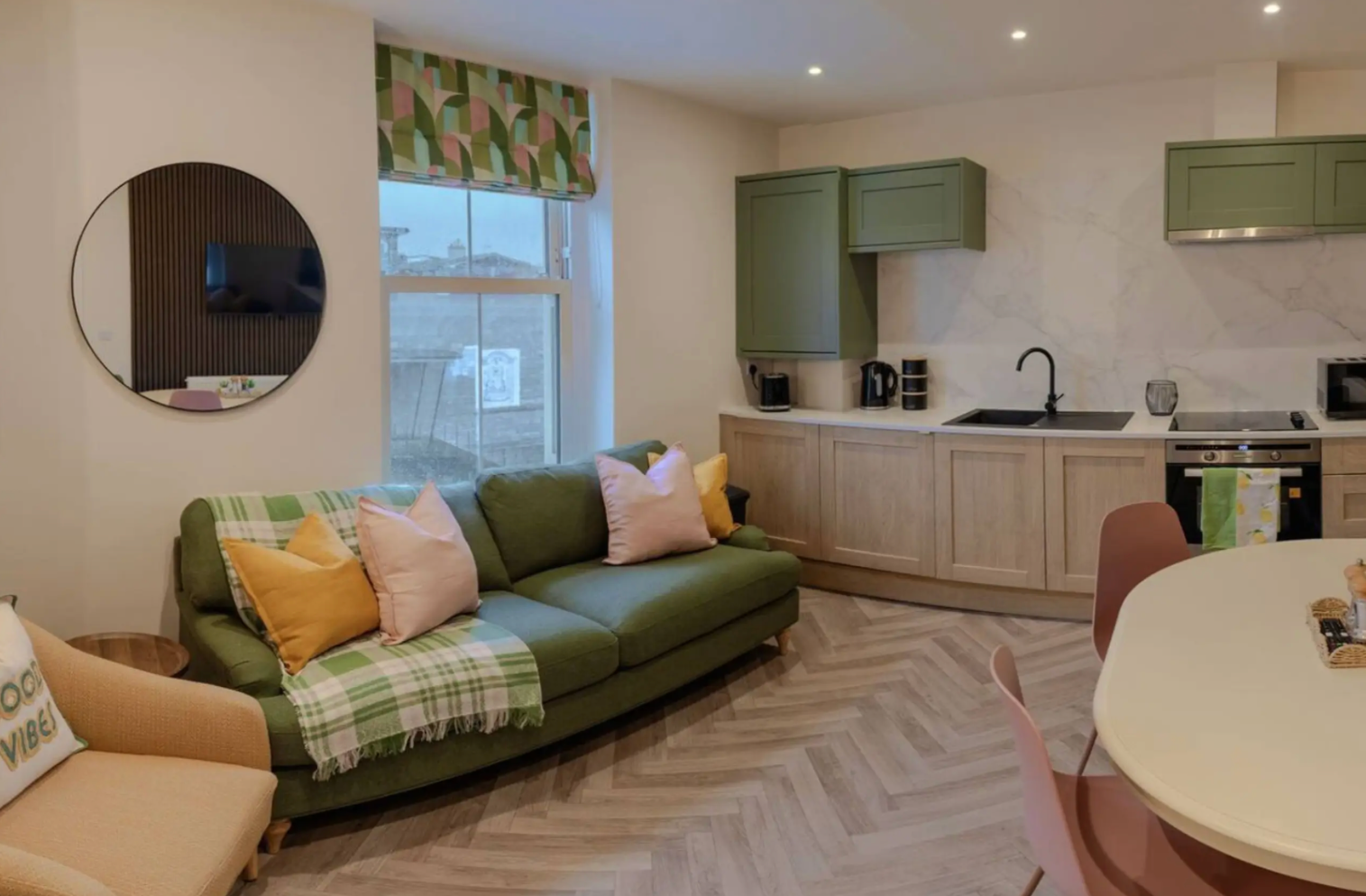 Luxury serviced apartment Plymouth